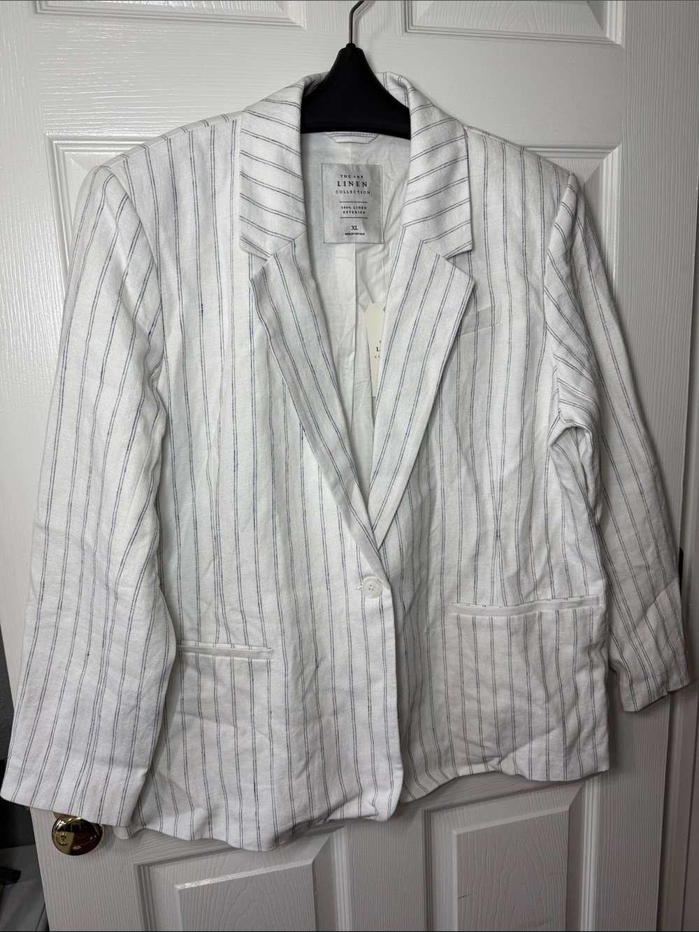 Abercrombie & Fitch White and Blue Blazer - Picture 1 of 7